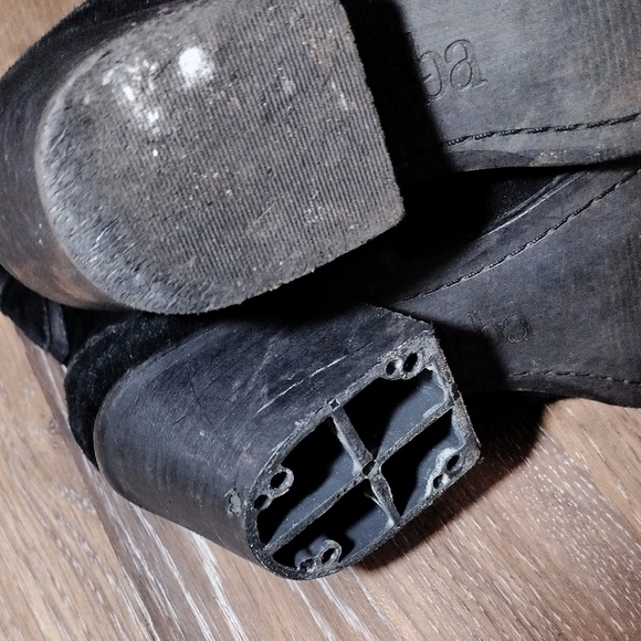 Reba Black Ankle Booties with Classic Western Style - Picture 4 of 7